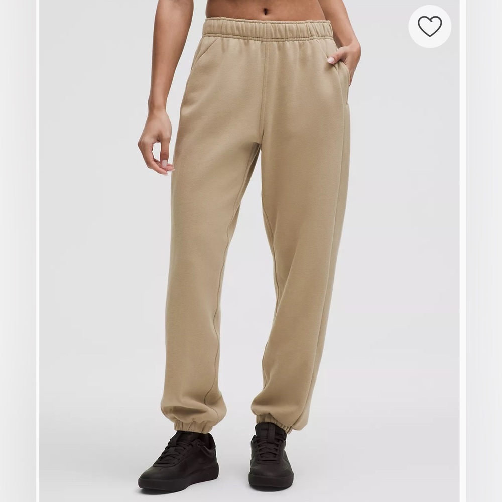 Lululemon Scuba Mid-Rise Oversized Jogger
Regular